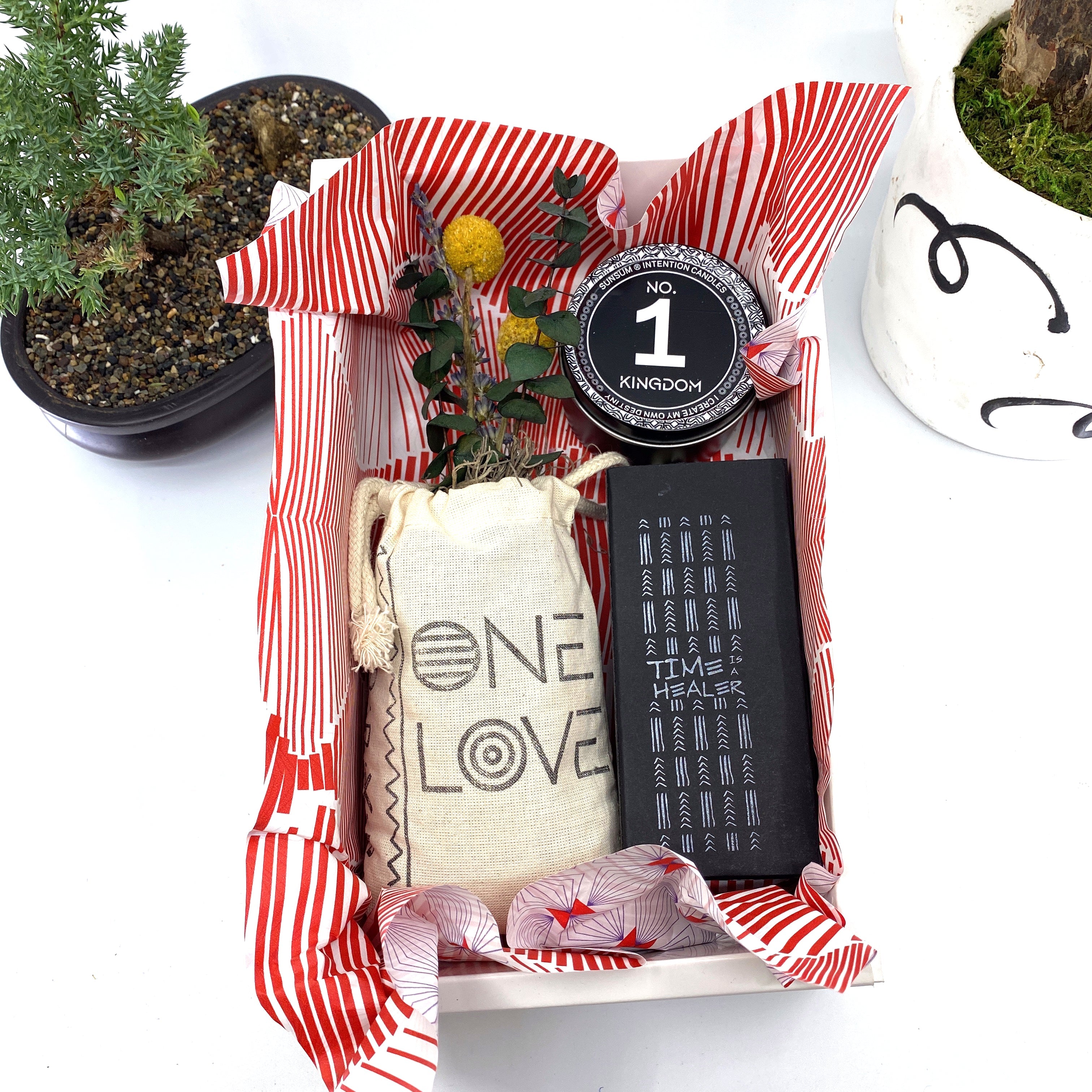 Words of Affirmation, One Love, Dried Flower Bouquet & Self-Care, Gift Set Sunsum® Words of Affirmation, One Love, Dried Flower Bouquet & Self-Care, Gift Set Sunsum®