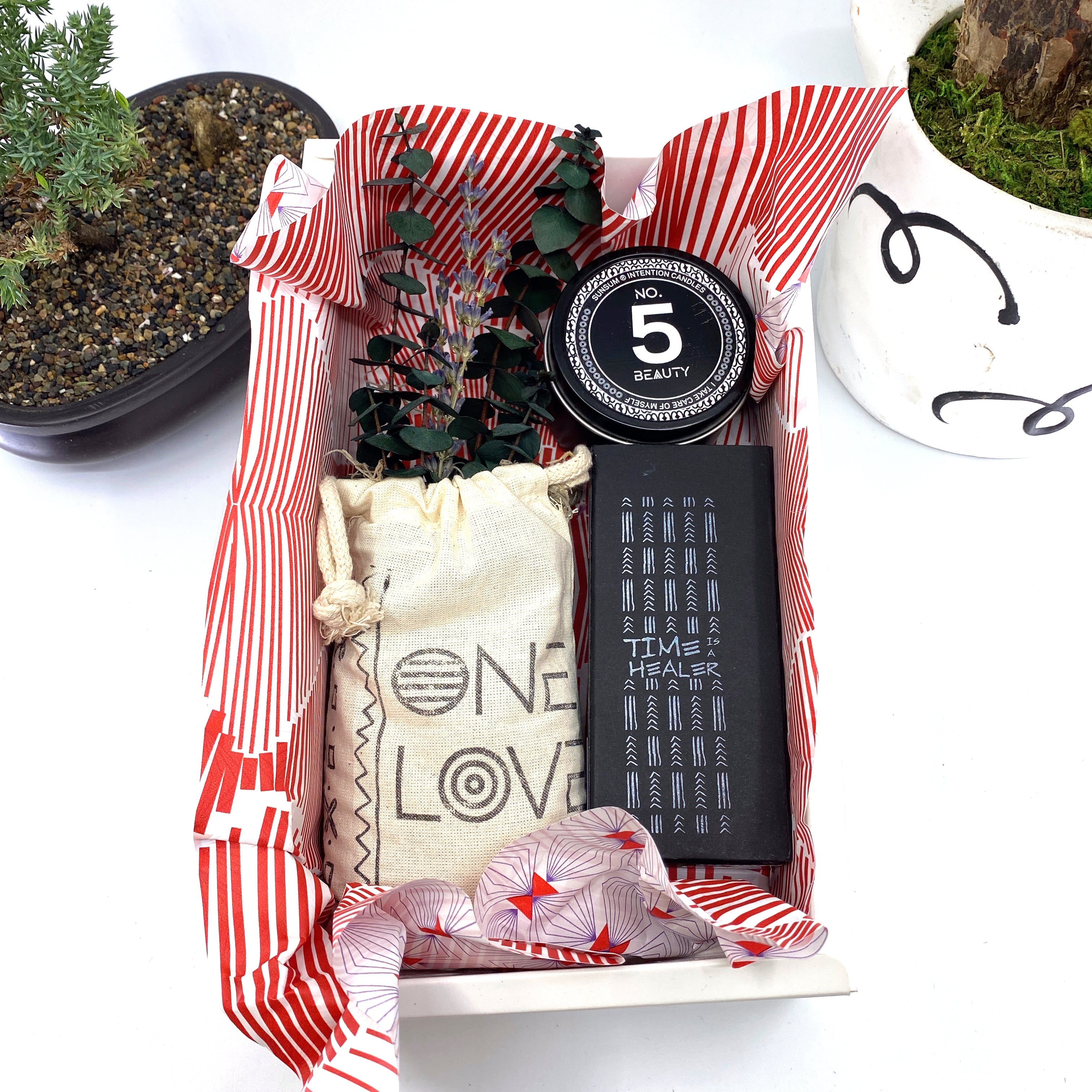 Words of Affirmation, One Love, Dried Flower Bouquet & Self-Care, Gift Set Sunsum® Words of Affirmation, One Love, Dried Flower Bouquet & Self-Care, Gift Set Sunsum®