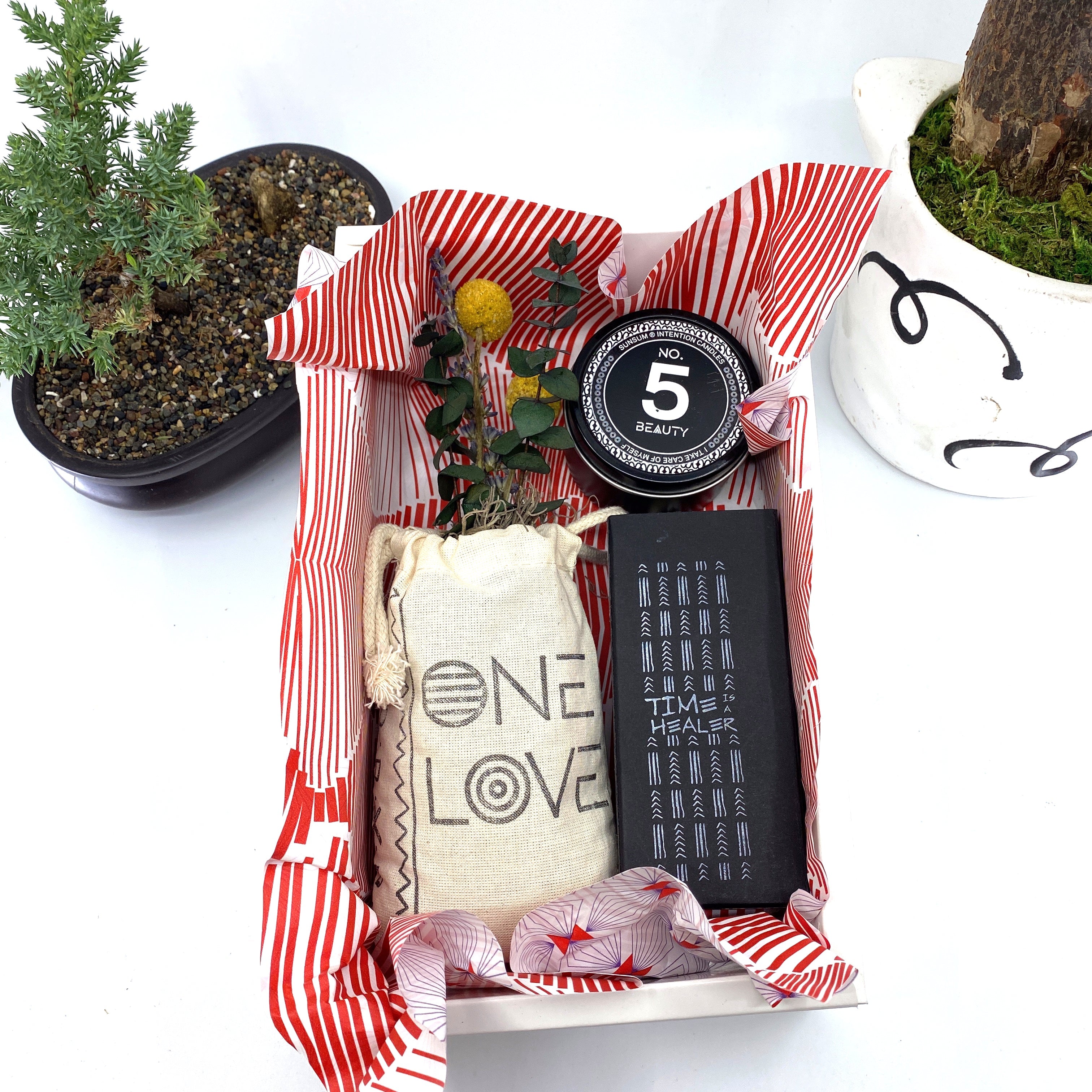 Words of Affirmation, One Love, Dried Flower Bouquet & Self-Care, Gift Set Sunsum® Words of Affirmation, One Love, Dried Flower Bouquet & Self-Care, Gift Set Sunsum®