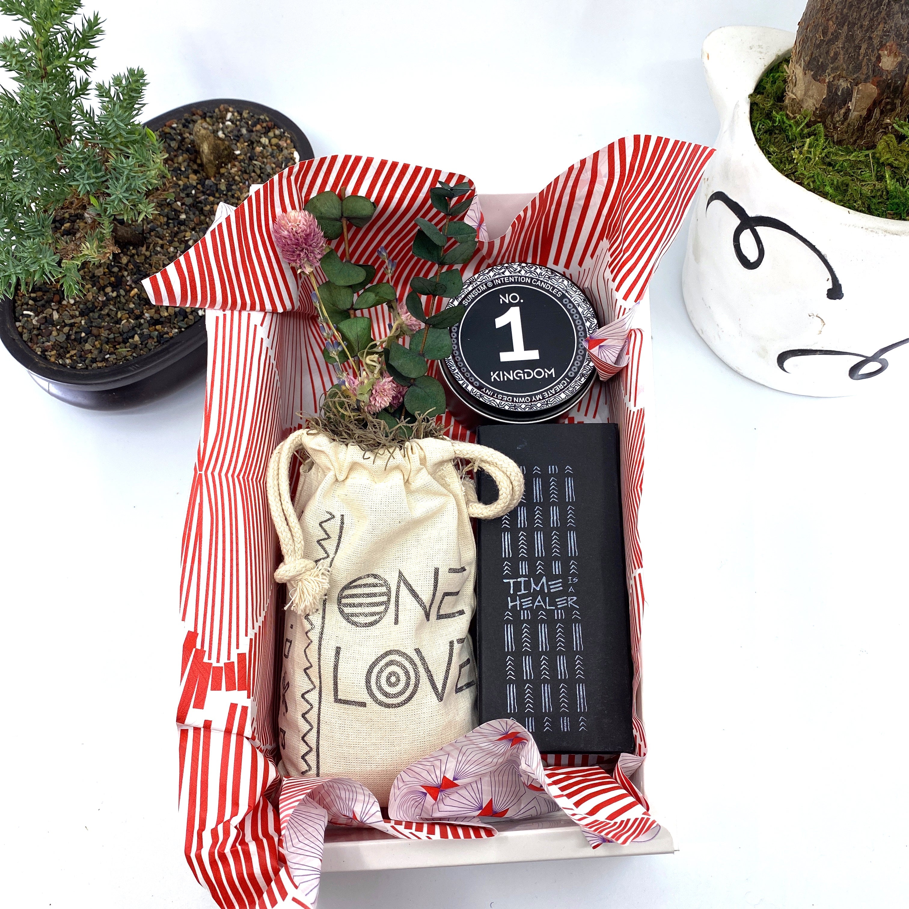 Words of Affirmation, One Love, Dried Flower Bouquet & Self-Care, Gift Set Sunsum® Words of Affirmation, One Love, Dried Flower Bouquet & Self-Care, Gift Set Sunsum®