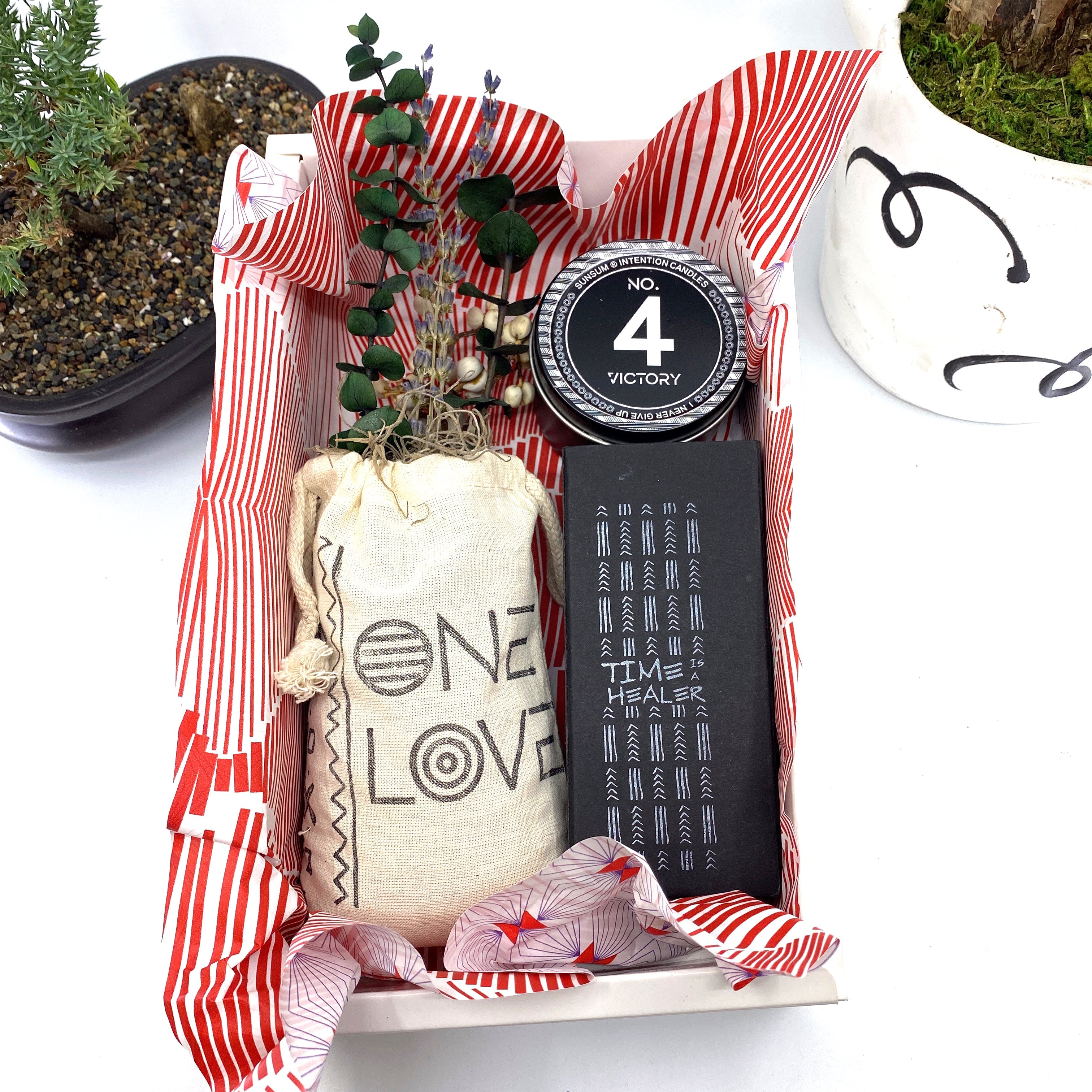 Words of Affirmation, One Love, Dried Flower Bouquet & Self-Care, Gift Set Sunsum® Words of Affirmation, One Love, Dried Flower Bouquet & Self-Care, Gift Set Sunsum®