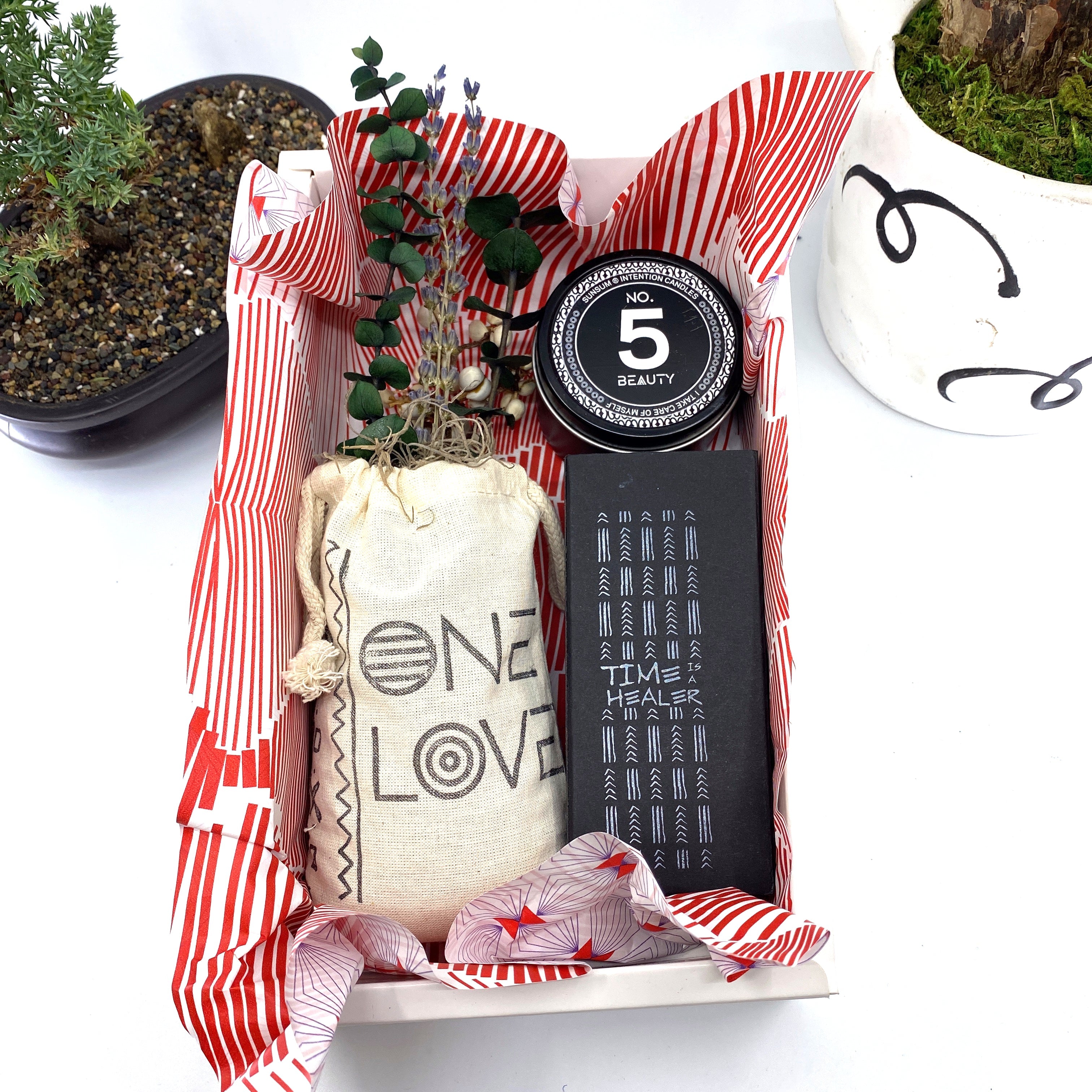 Words of Affirmation, One Love, Dried Flower Bouquet & Self-Care, Gift Set Sunsum® Words of Affirmation, One Love, Dried Flower Bouquet & Self-Care, Gift Set Sunsum®