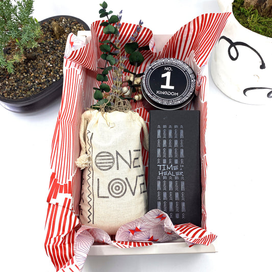Words of Affirmation, One Love, Dried Flower Bouquet & Self-Care, Gift Set Sunsum®